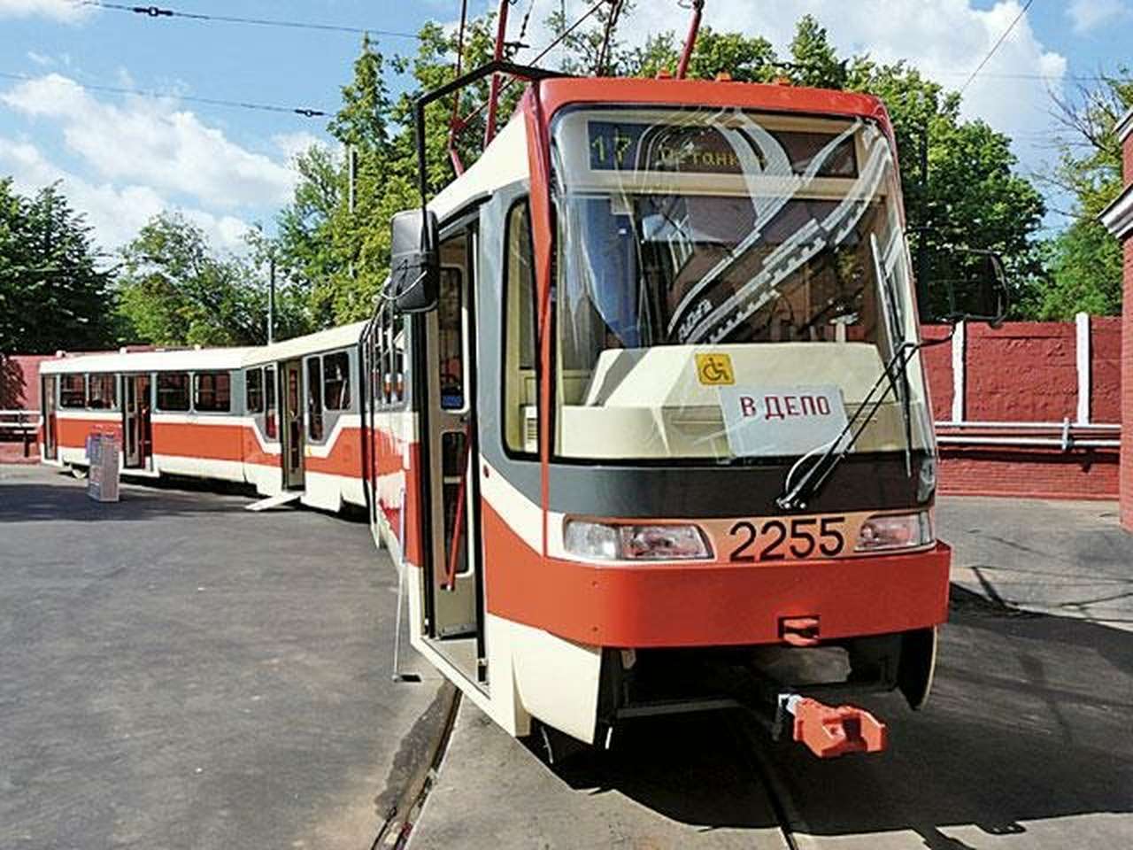 Полученные от налогов на роскошные авто деньги направят на закупку трамваев