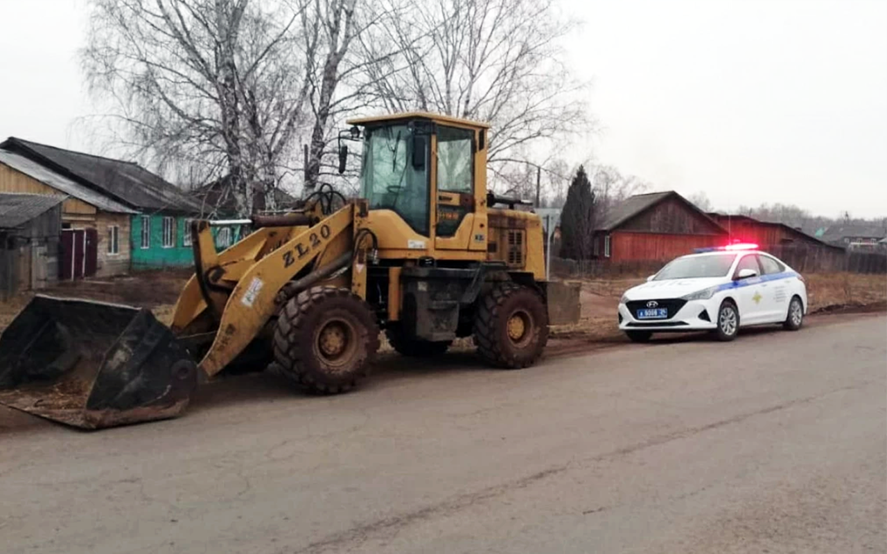 Полицейские вовремя остановили 9-летнего ребенка, управлявшего трактором