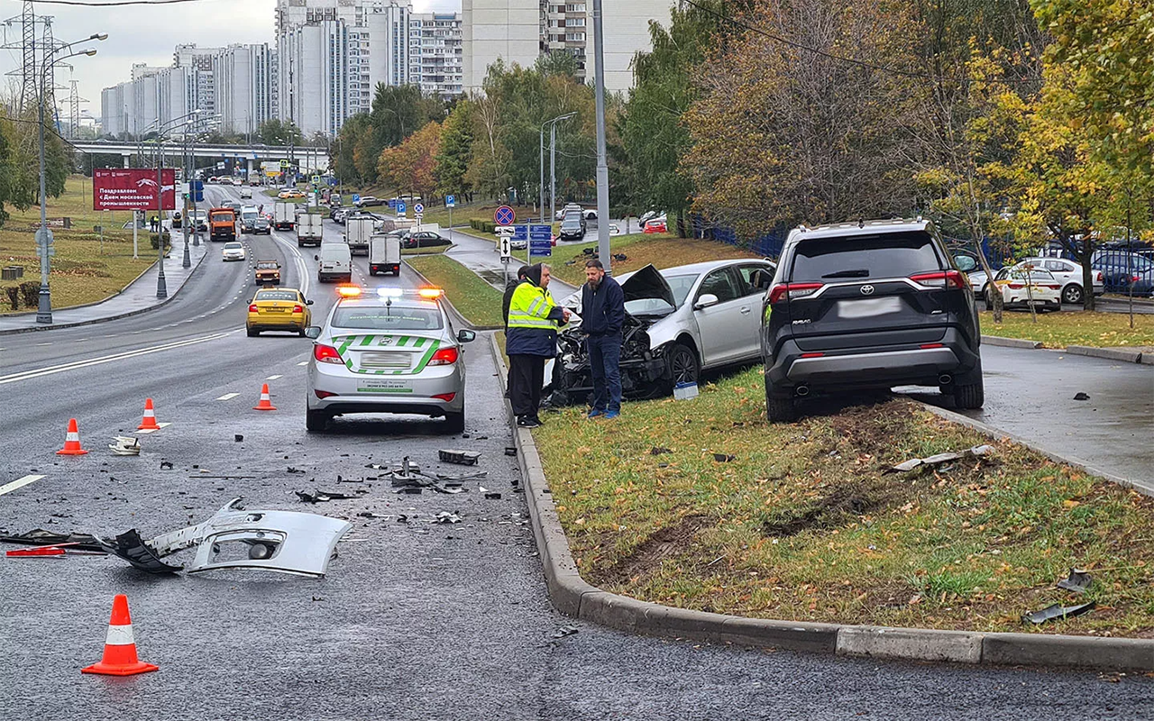 Страховщики поведали, кто чаще всего попадает в аварии и на каких машинах