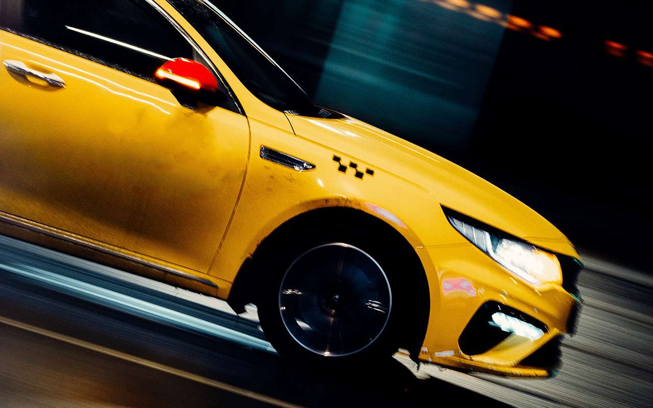 Местные законы: в Костроме запретили такси желтого и синего цвета
