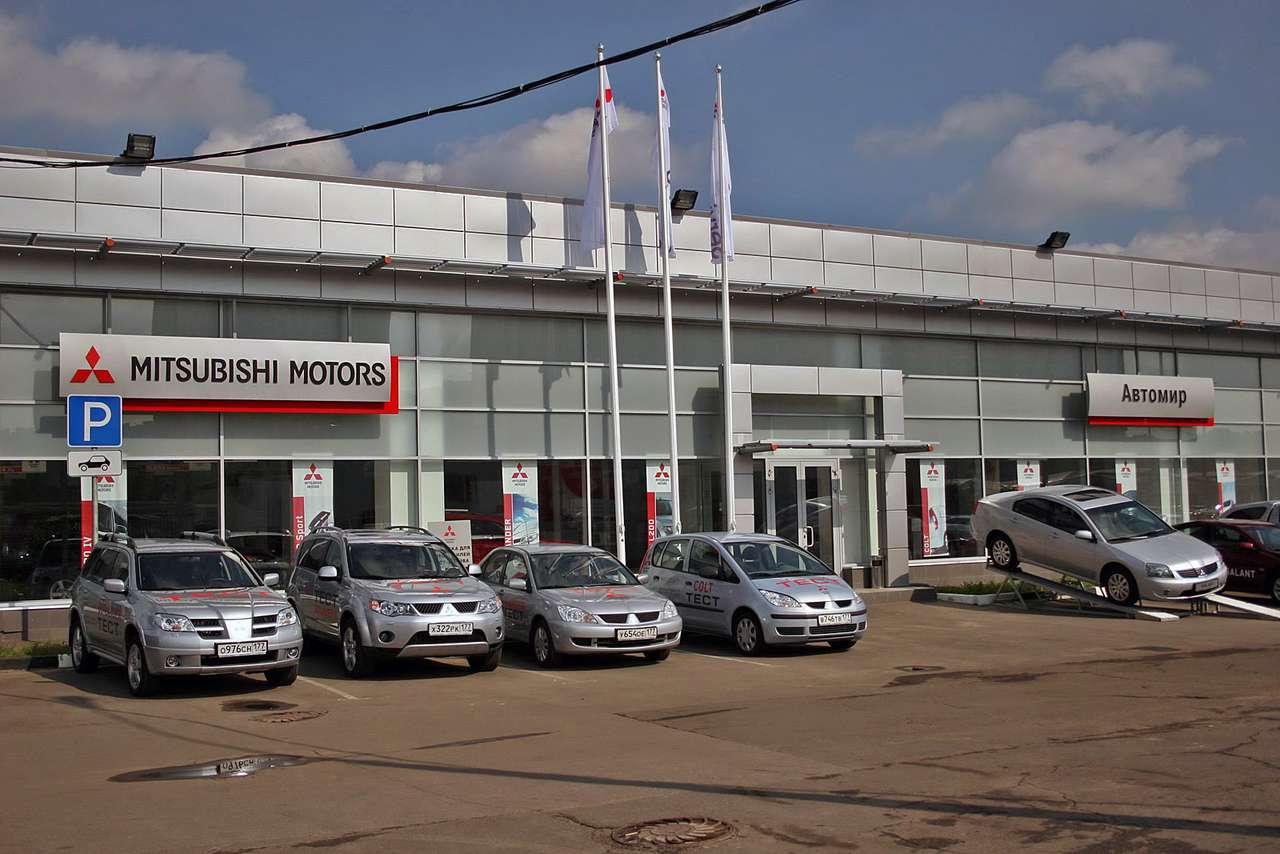 От падения авторынка меньше всего страдают крупные автодилеры