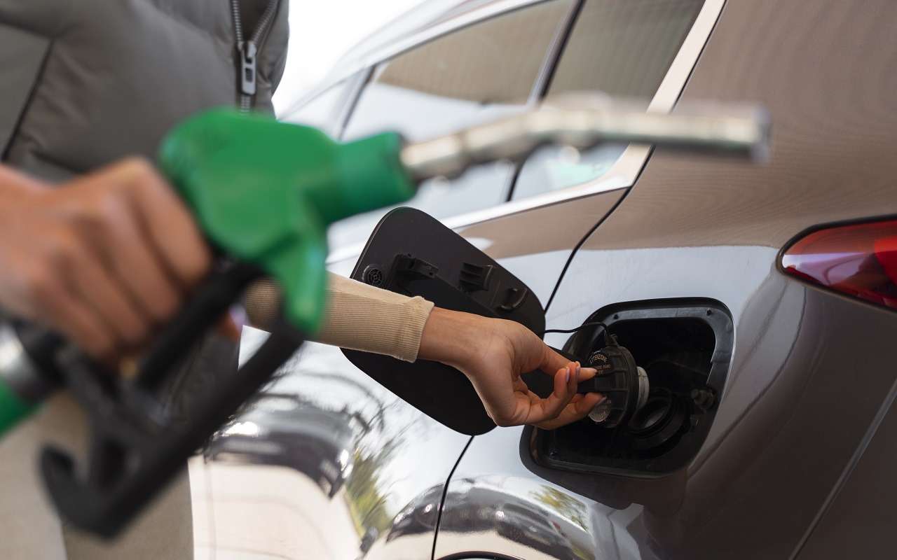 Когда подешевеет бензин: ответ депутата ГД