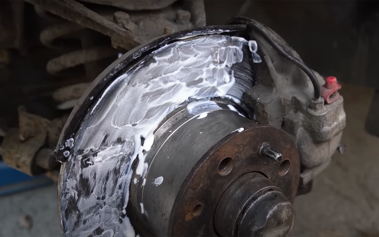 Зубная паста на тормозные диски: отбеливающие пластинки творят чудеса