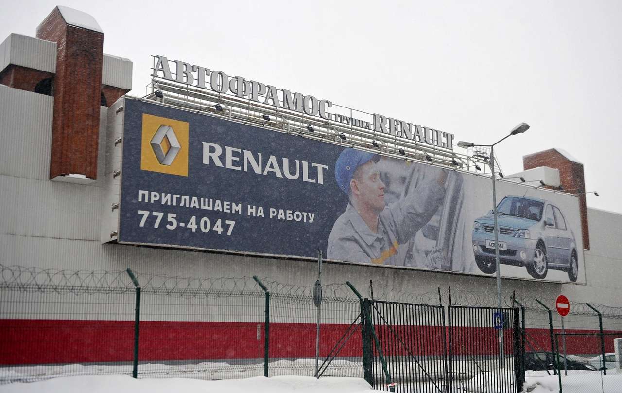 Renault приостановит работу завода в Москве