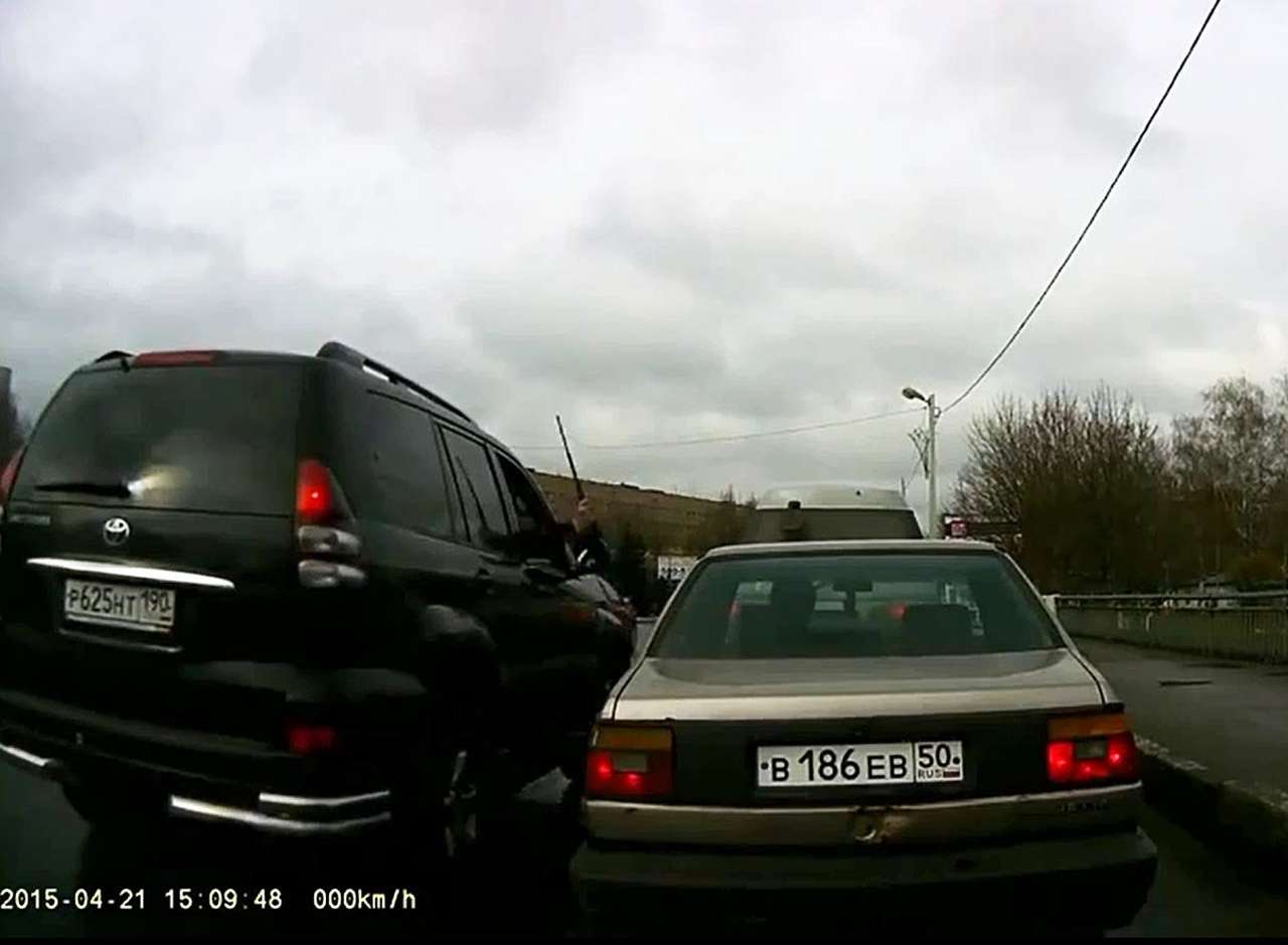 Дорожная ярость обернулась против зачинщика (ВИДЕО)