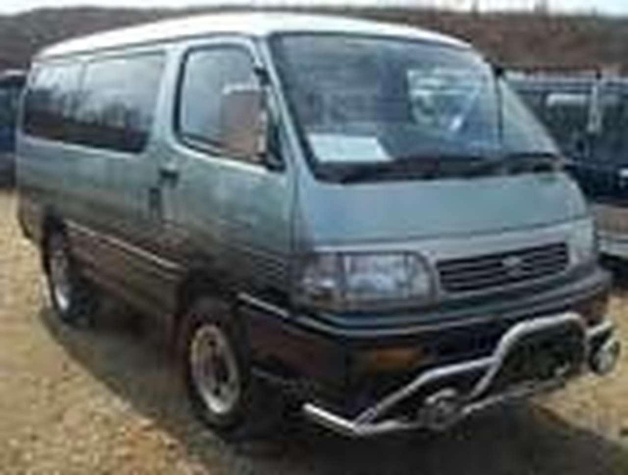 Toyota отзывает 651 тыс. микроавтобусов