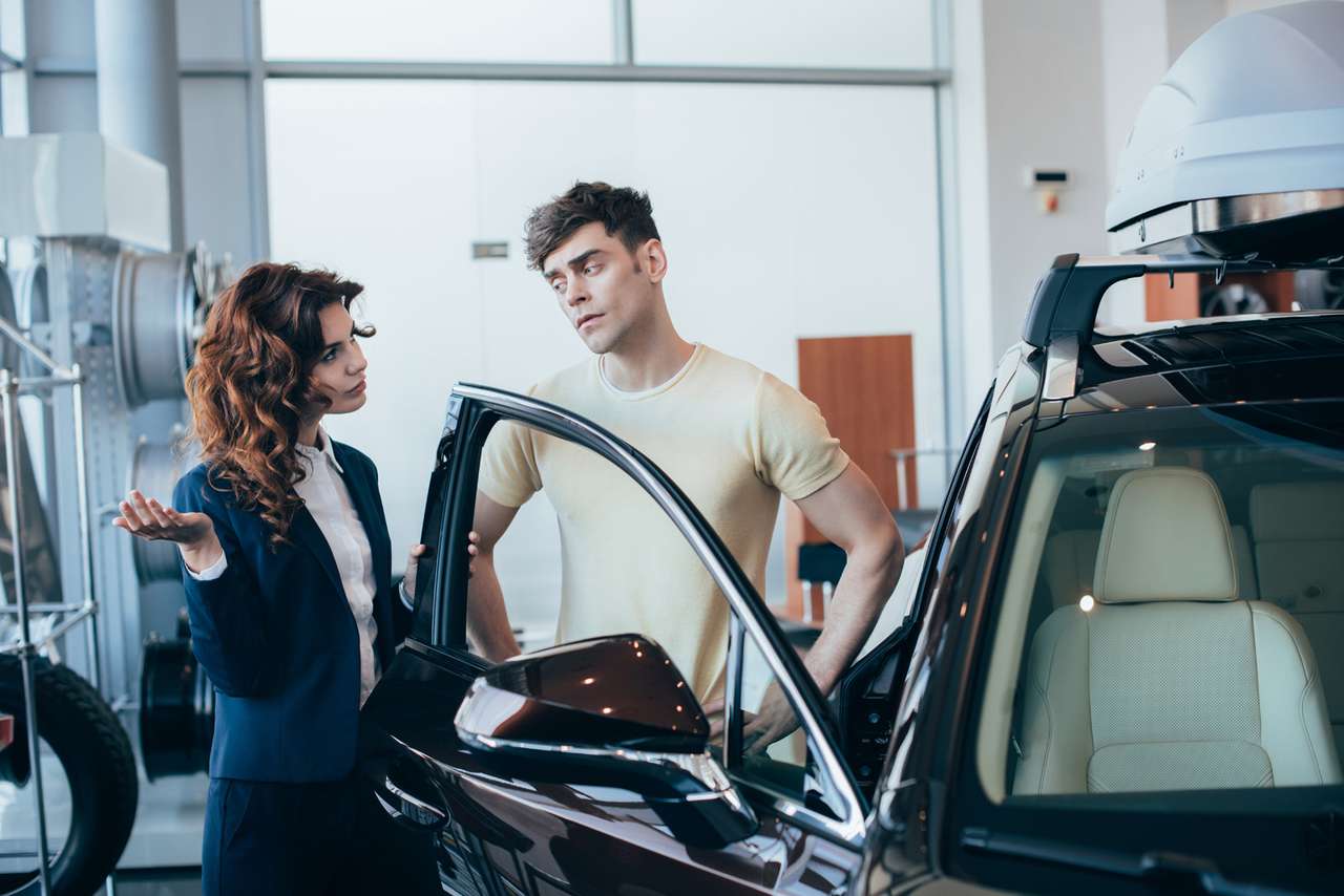 Дилеры пока не могут регистрировать машины в салонах