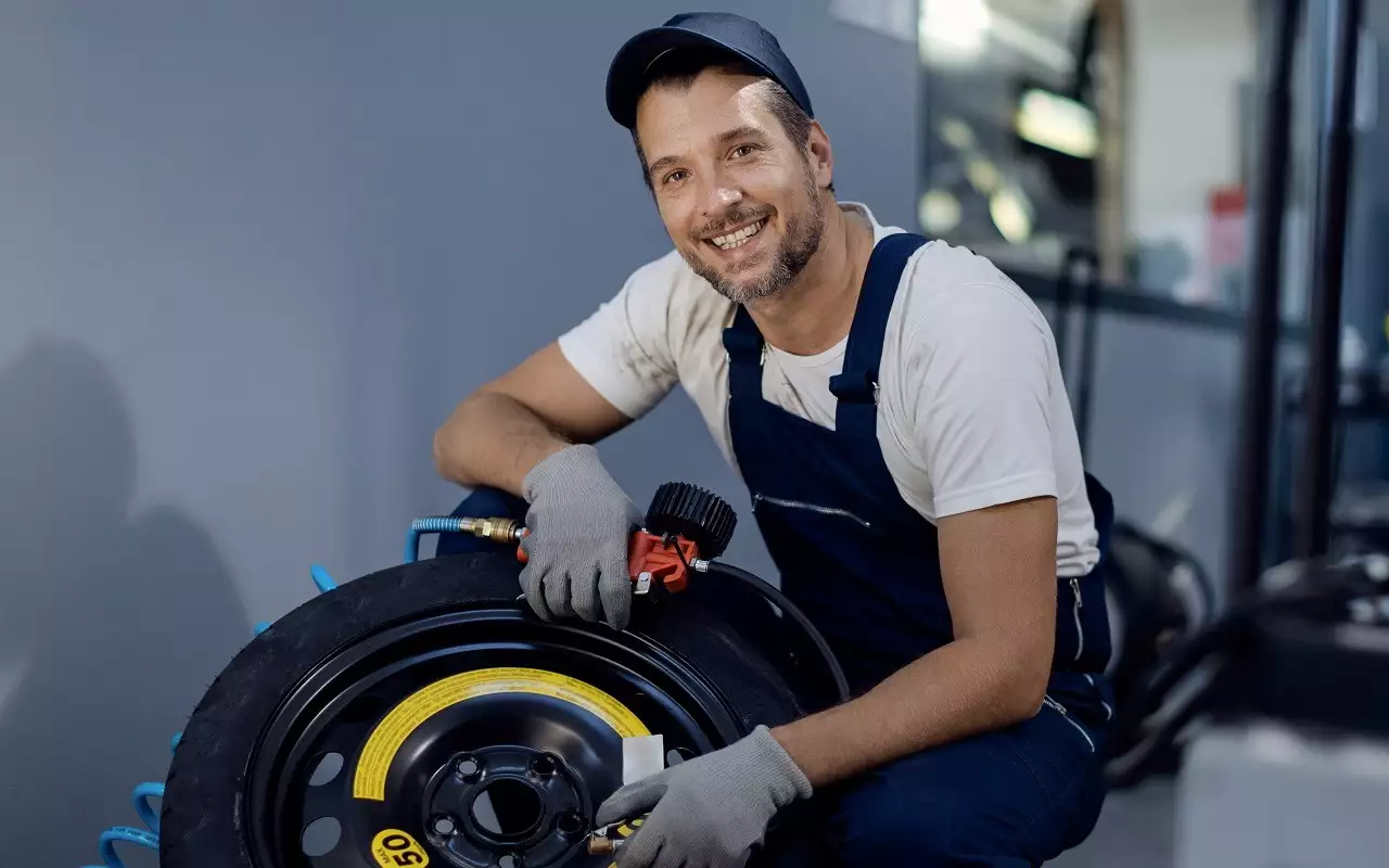 Вот это я понимаю! Сколько зарабатывает работник шиномонтажа прямо сейчас