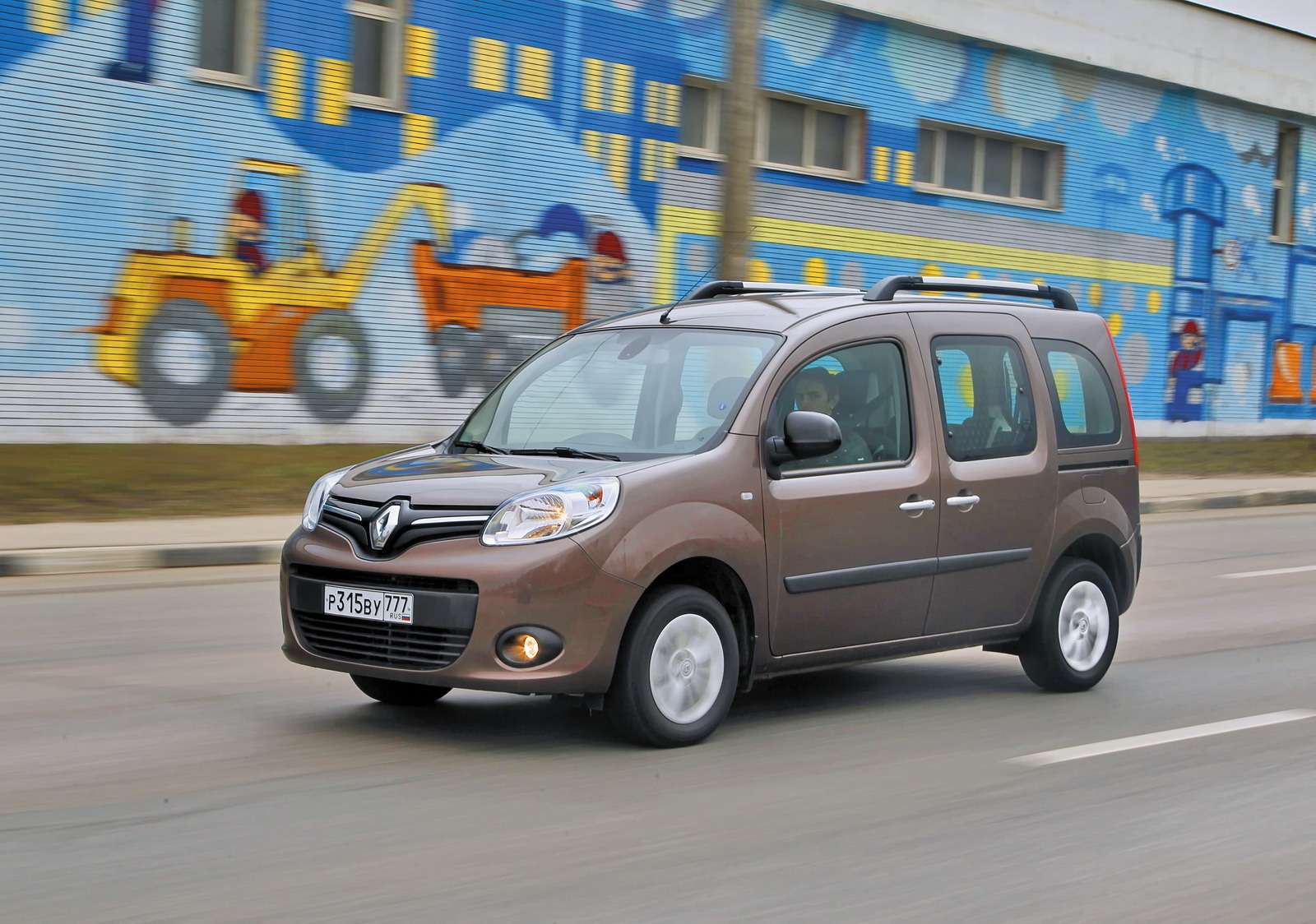 Купить б/у Renault Kangoo II 1.5d MT (68 л.с.) дизель механика в Москве: красный