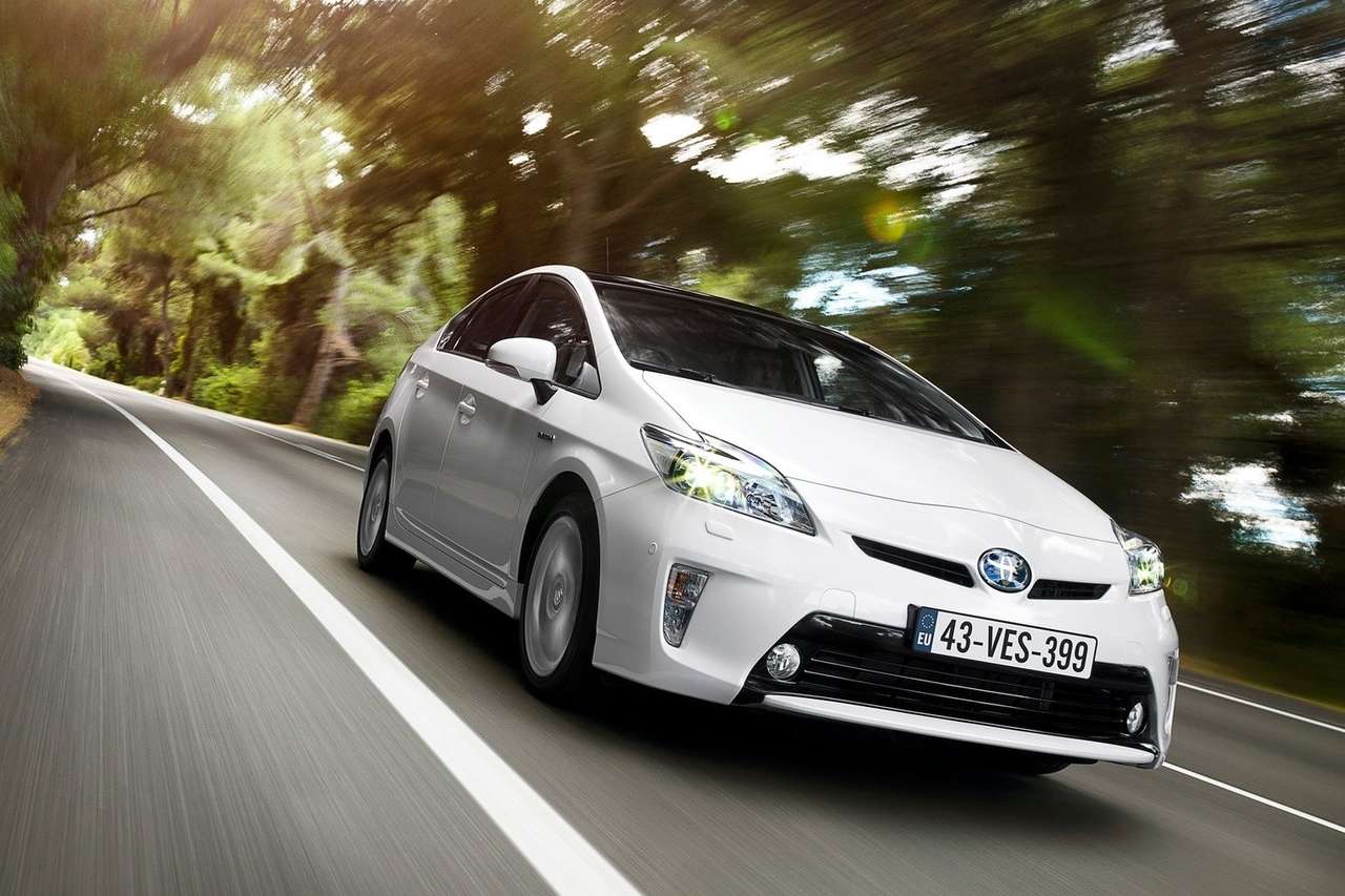Новая Toyota Prius задерживается, чтобы стать еще экономичнее
