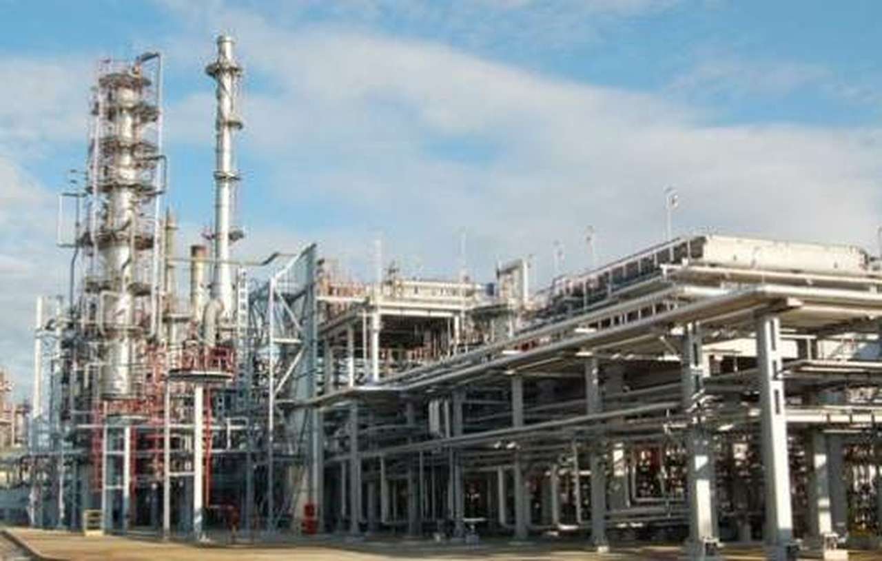 Нефтяников обяжут создать запас бензина перед плановыми ремонтами НПЗ