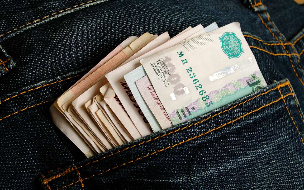 Владелец Мерседеса отсудил у «Глории Джинс» 250 тысяч за сиденья
