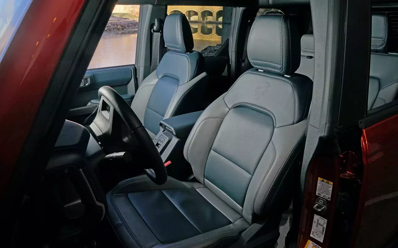 Интерьер Ford Bronco