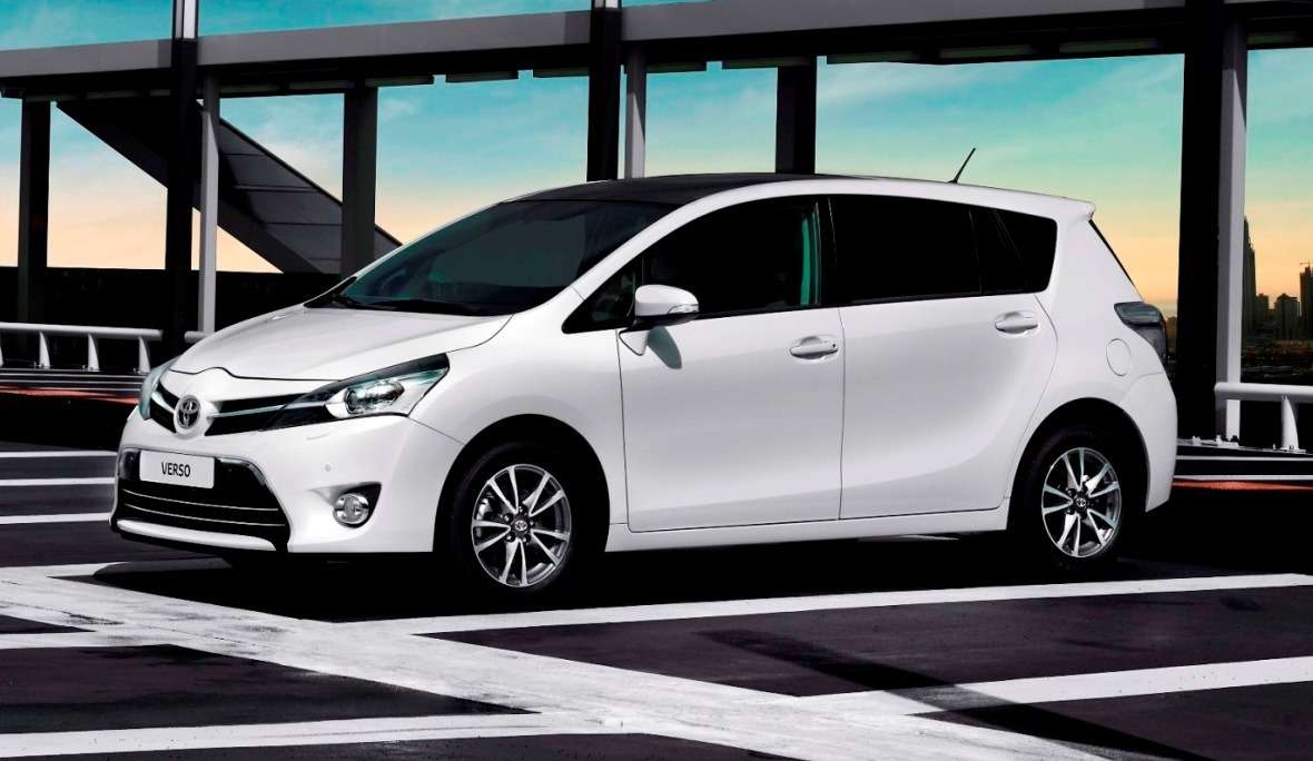 Toyota фортунер 2016. Prius toyota салатовый. Тойота везет. Новый джип тойота фортунер. Toyota fortuner 2022.
