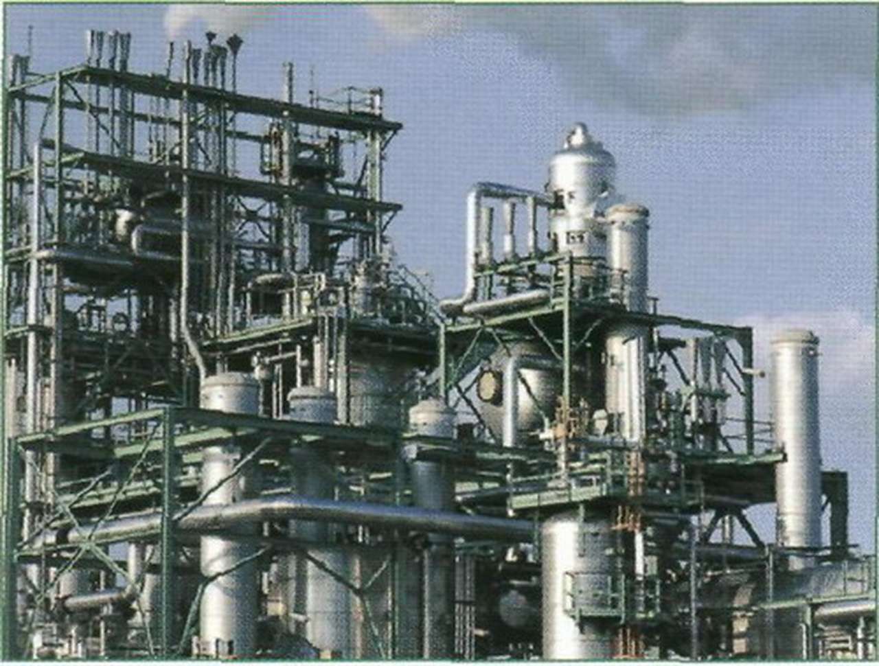 В мае НПЗ сократили производство топлива 