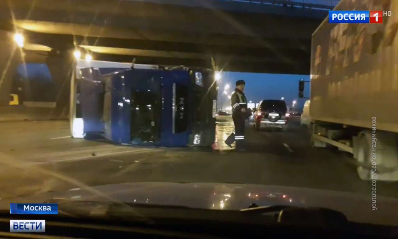 За уничтоженные машины, перевернутый грузовик, сломанные ноги - ничего! Странное решение суда