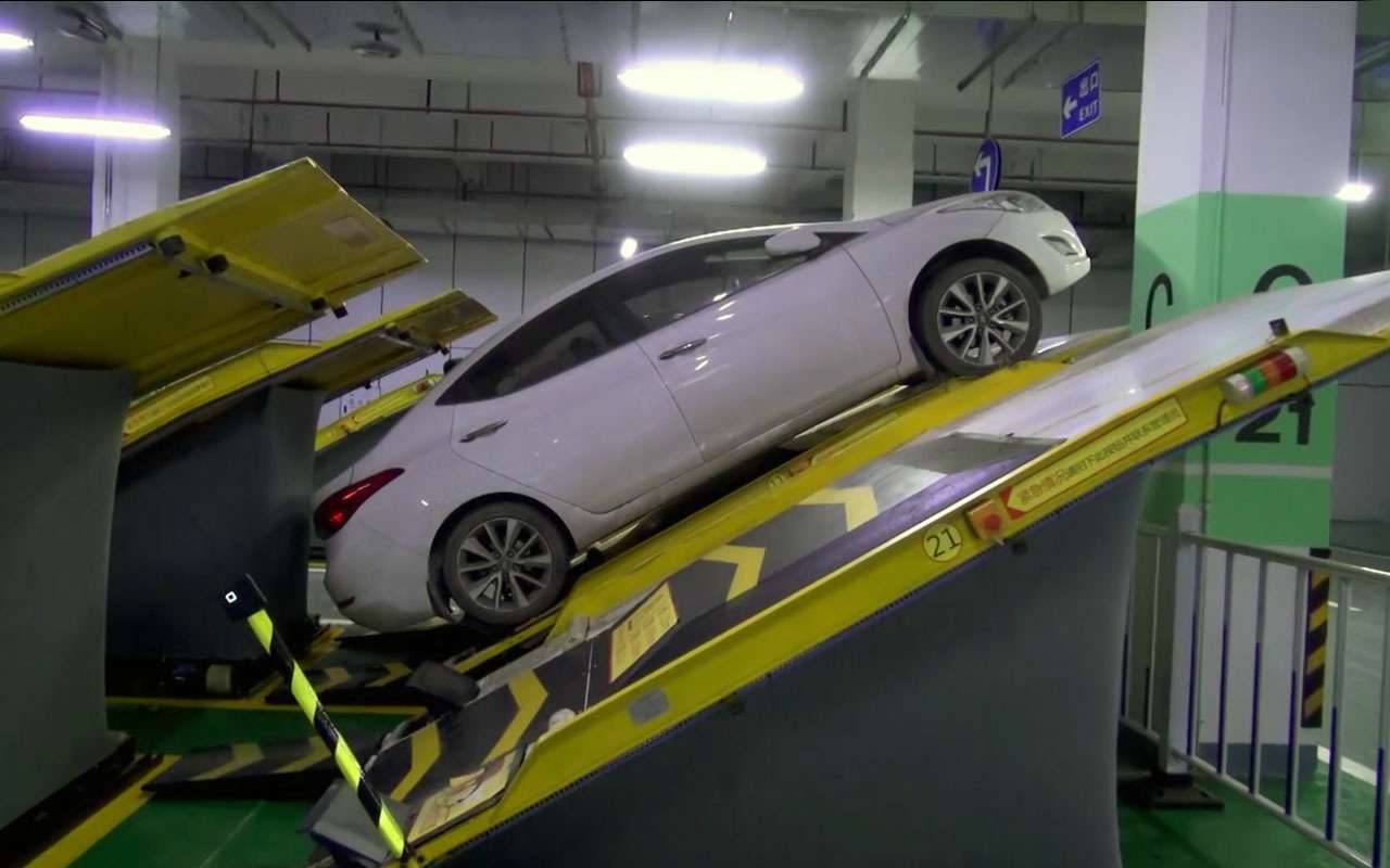 Как на парковку втиснуть не 100, а 200 машин (смотрится дико)