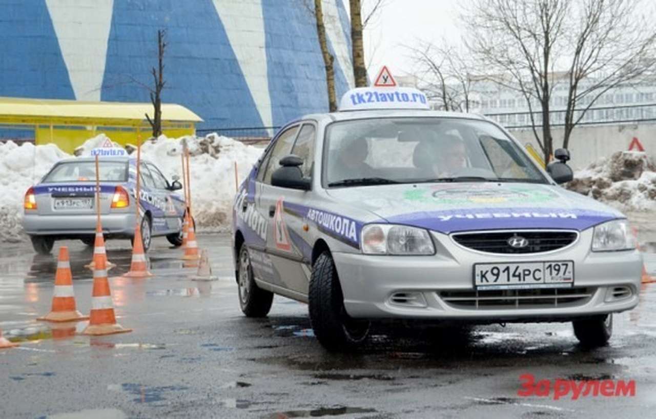 Учащимся автошкол выдадут зачетные книжки
