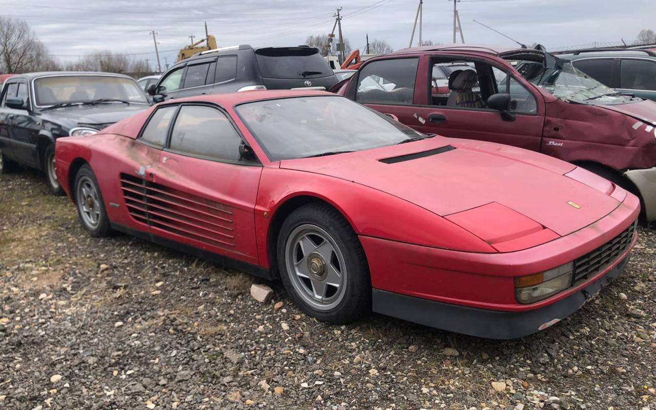 На стоянке в Подмосковье обнаружили заброшенную Ferrari Testarossa