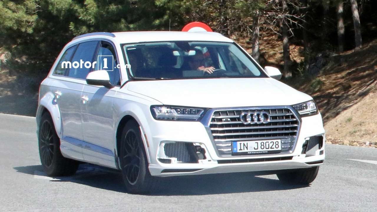 Маскировка для имиджмейкера: Audi Q8 не в силах скрыть широту души