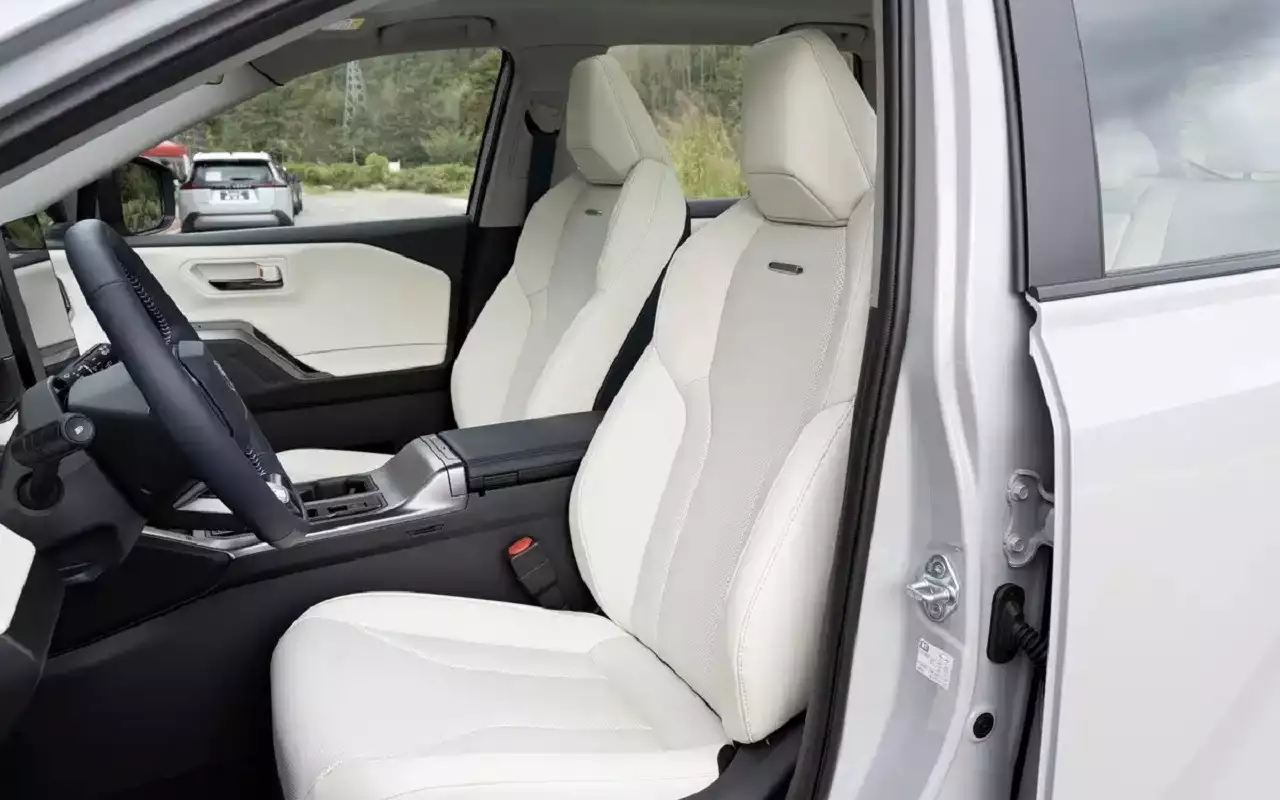 Интерьер Toyota Wildlander