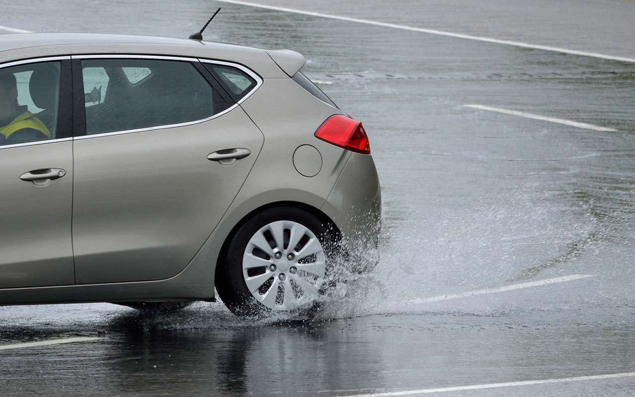 9 ситуаций, когда механический ручник лучше электронного