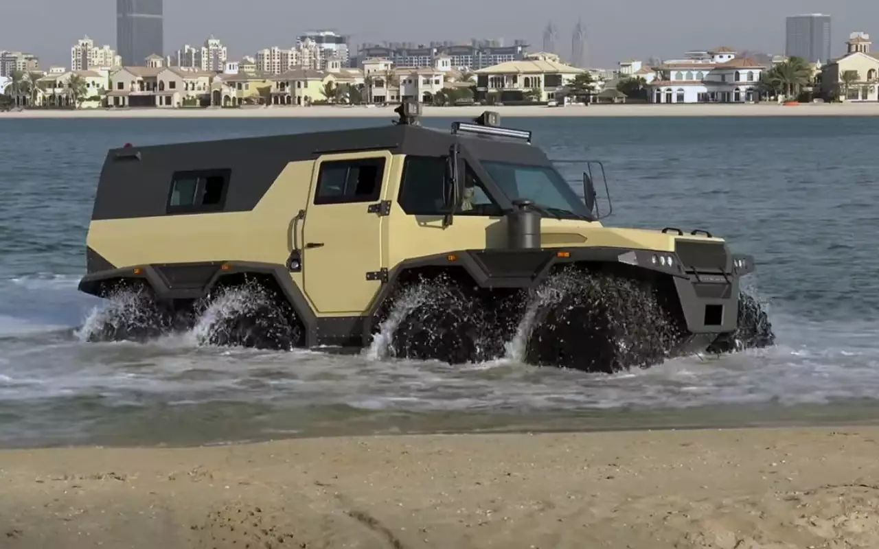 Чудовищный 8-колесный вездеход: видео с пляжа