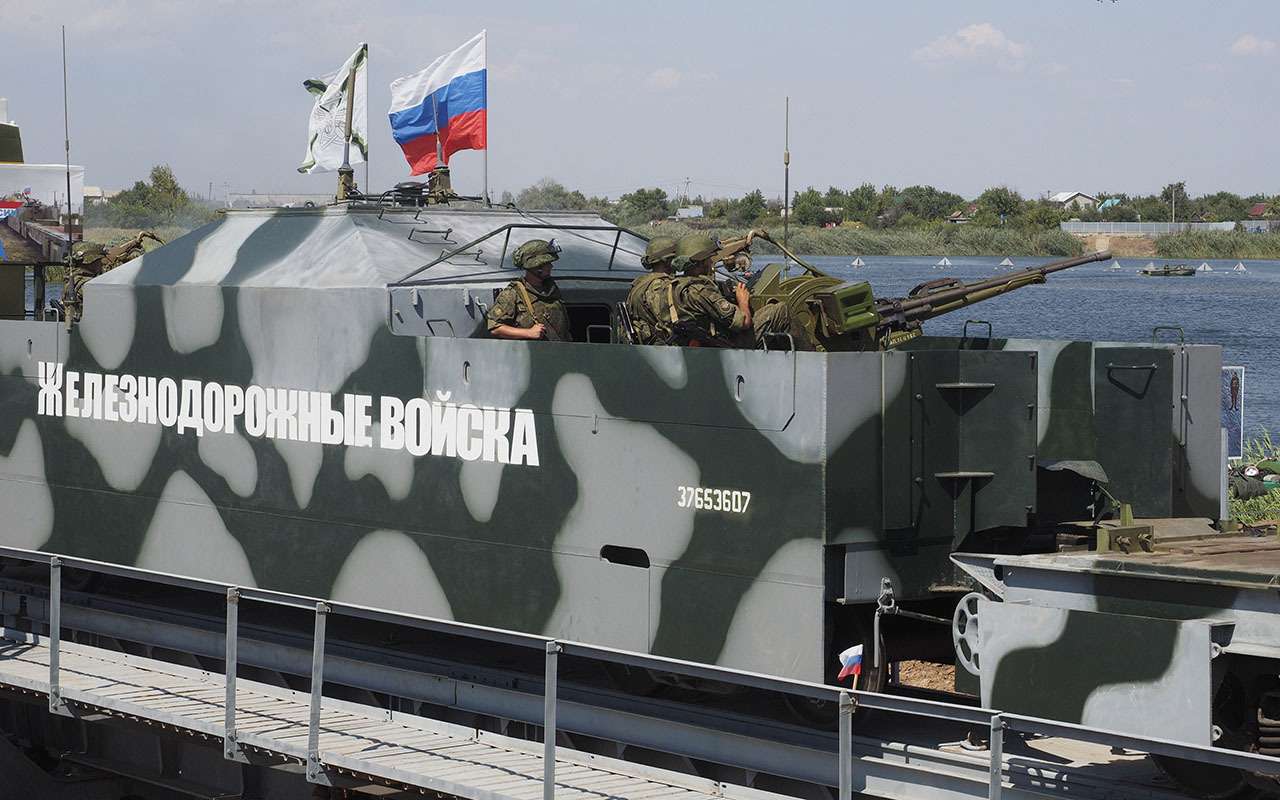 Современный бронепоезд российской армии фото