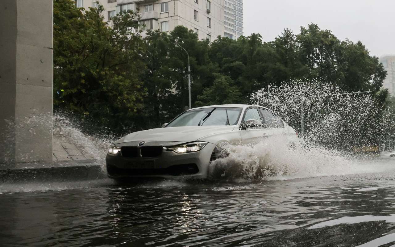 Почему глубокая лужа – это скрытая угроза для авто