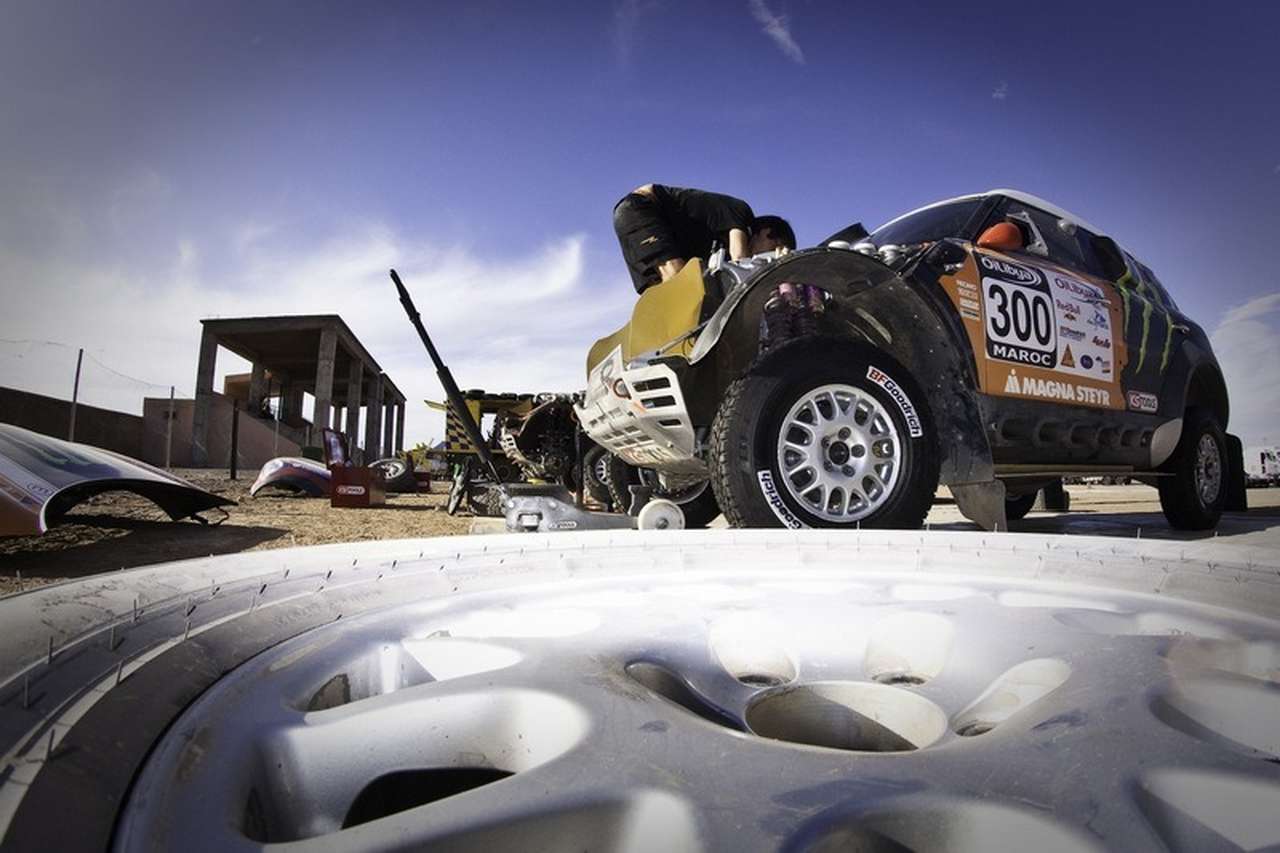 Автомобили MINI постепенно заменяют в команде X-Raid прежние боевые машины - BMW X3 CC