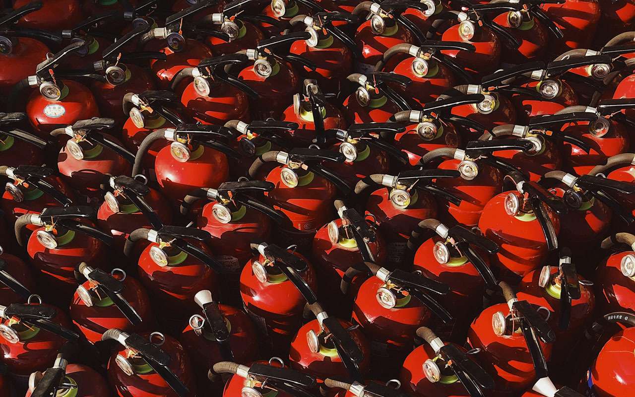 4 принципа при выборе огнетушителя (важны форма и вес)