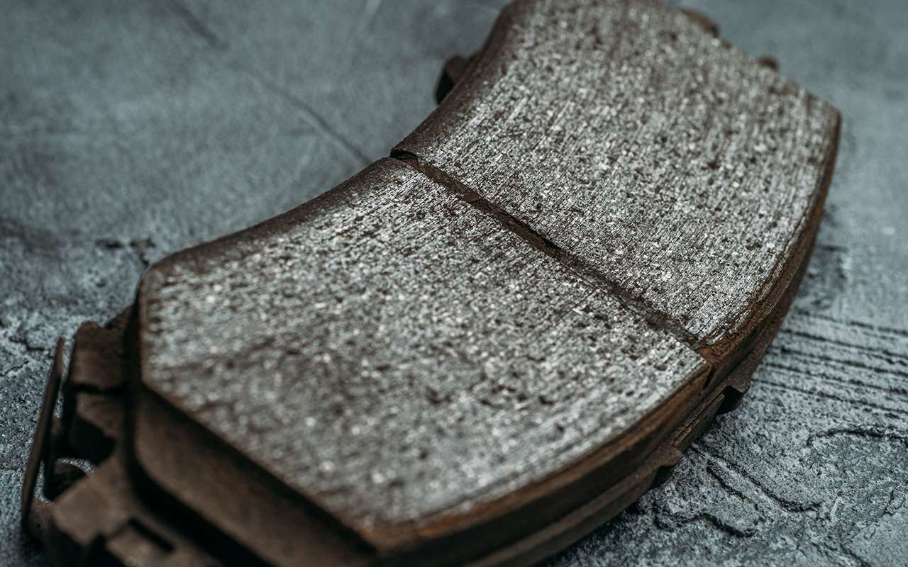 Как понять, что тормозные колодки надежные? Ответ эксперта