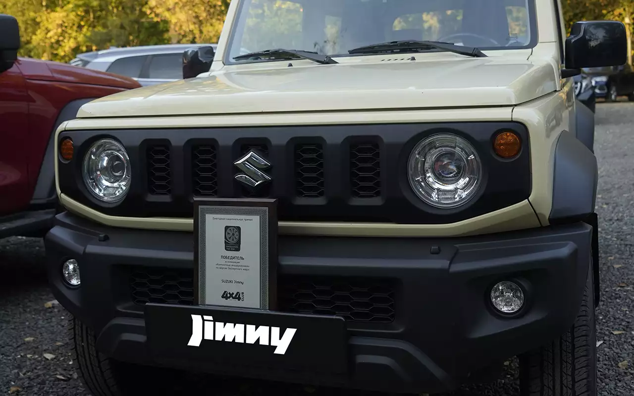 Suzuki Jimny вновь признан внедорожником года в России
