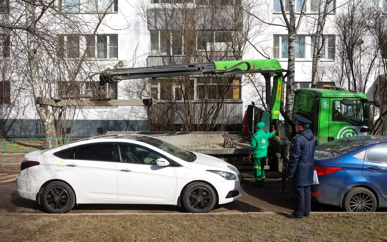 Вашу машину могут эвакуировать прямо со двора: как этого не допустить?