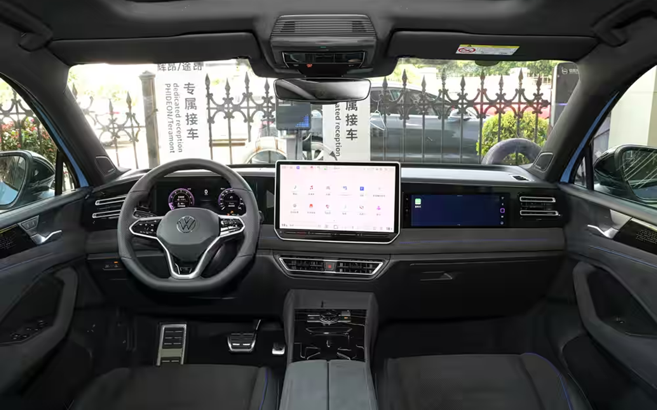 Интерьер Volkswagen Tiguan L Pro 2025
