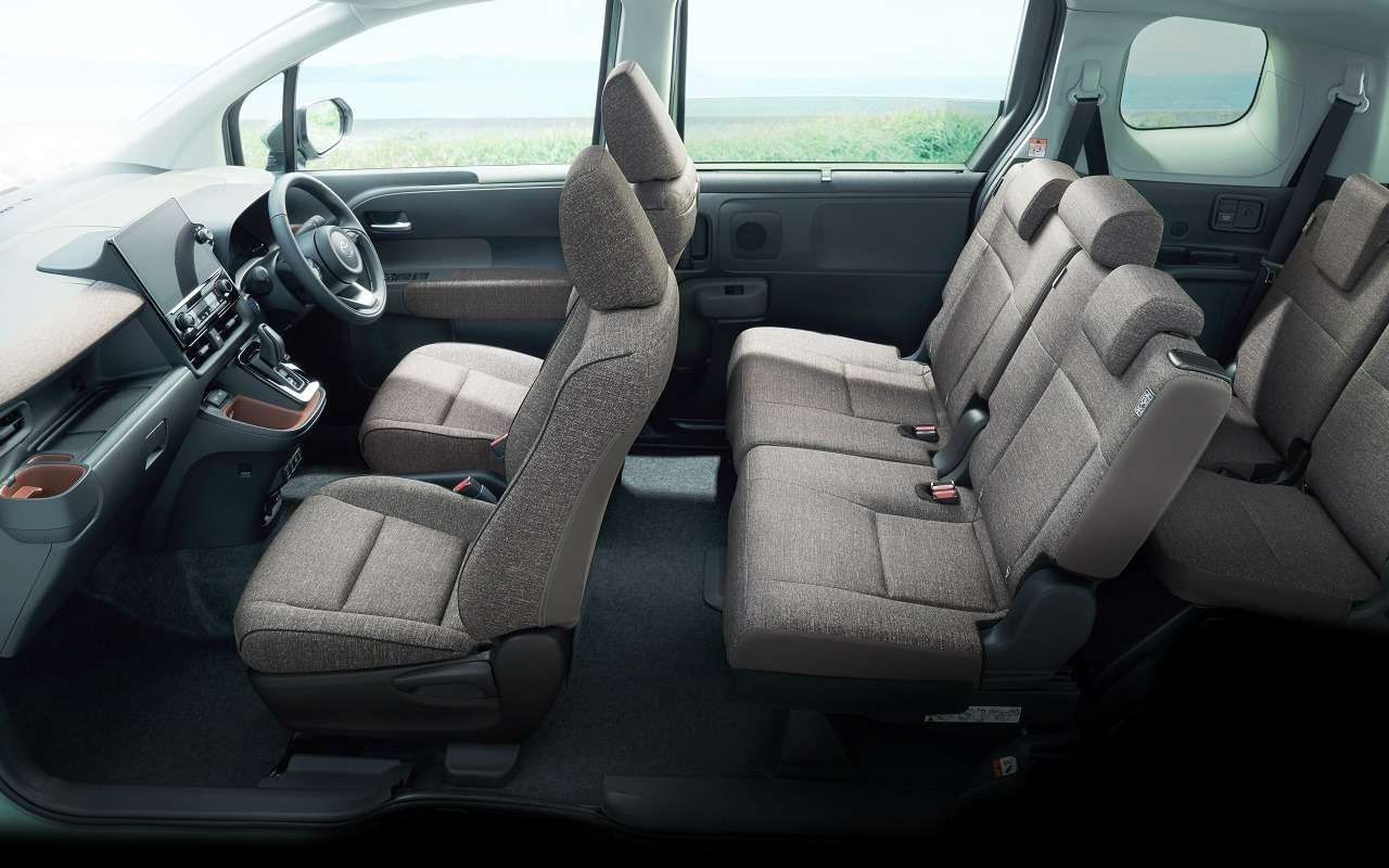 Интерьер Toyota Sienta
