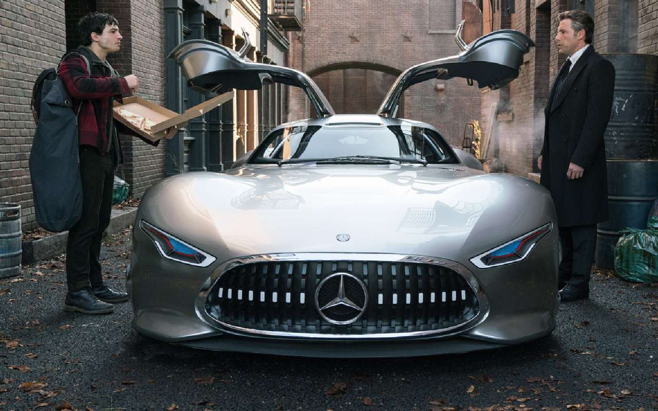 Новый автомобиль Бэтмена – впервые он рекламирует Mercedes