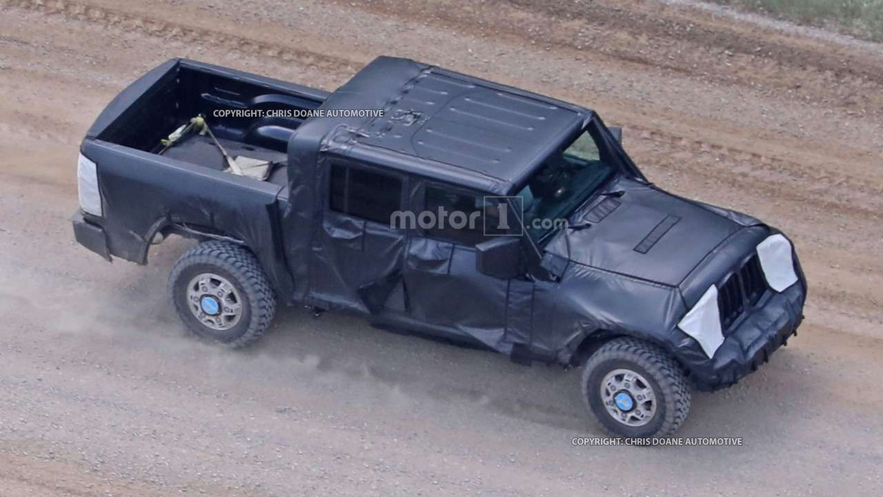 С высоты птичьего полета: пикап Jeep Wrangler наконец «засветился»
