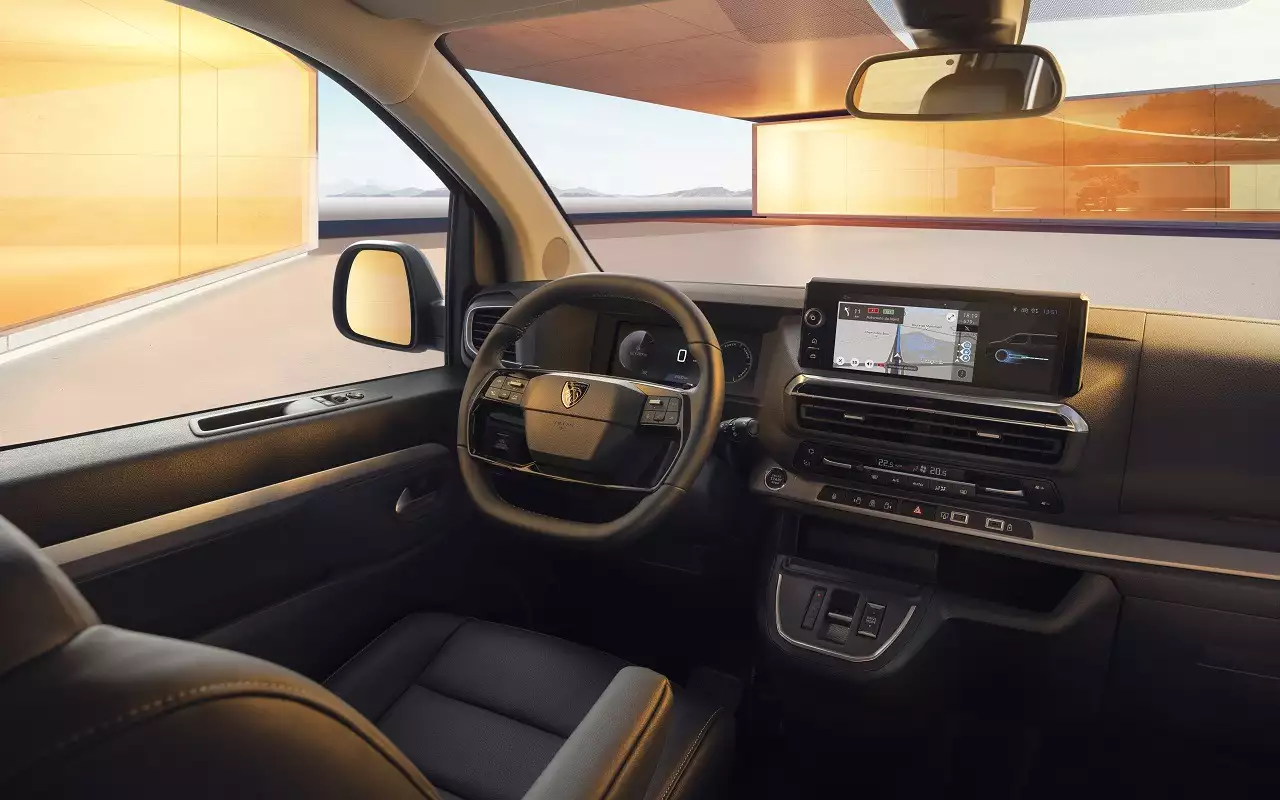 Интерьер Peugeot Traveller