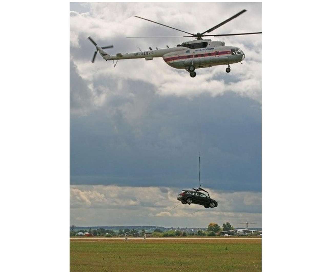 МЧС: попавшие в ДТП автомобили будут эвакуировать с помощью авиации