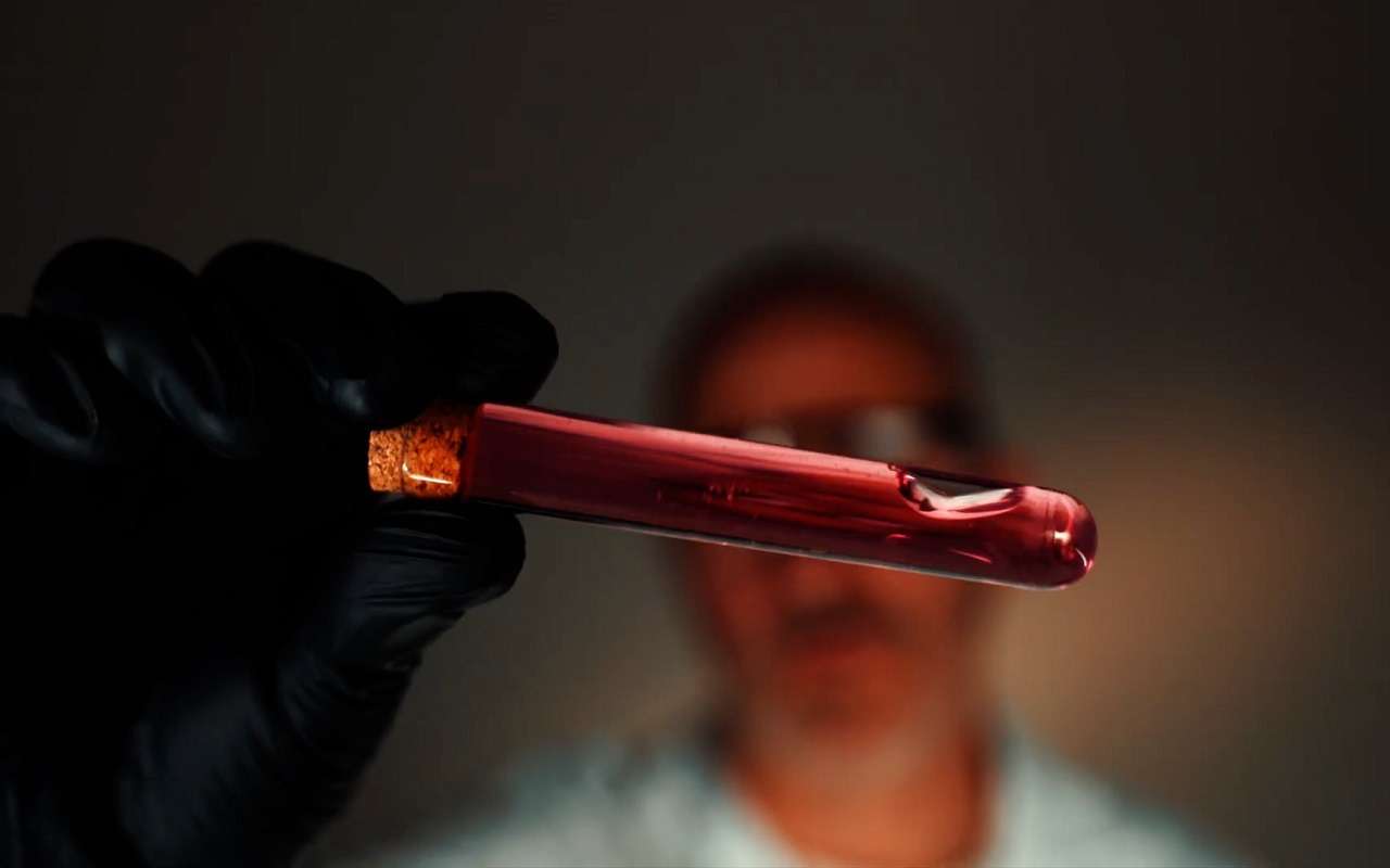 Nissan представил свой новый парфюм в наводящем ужас видео