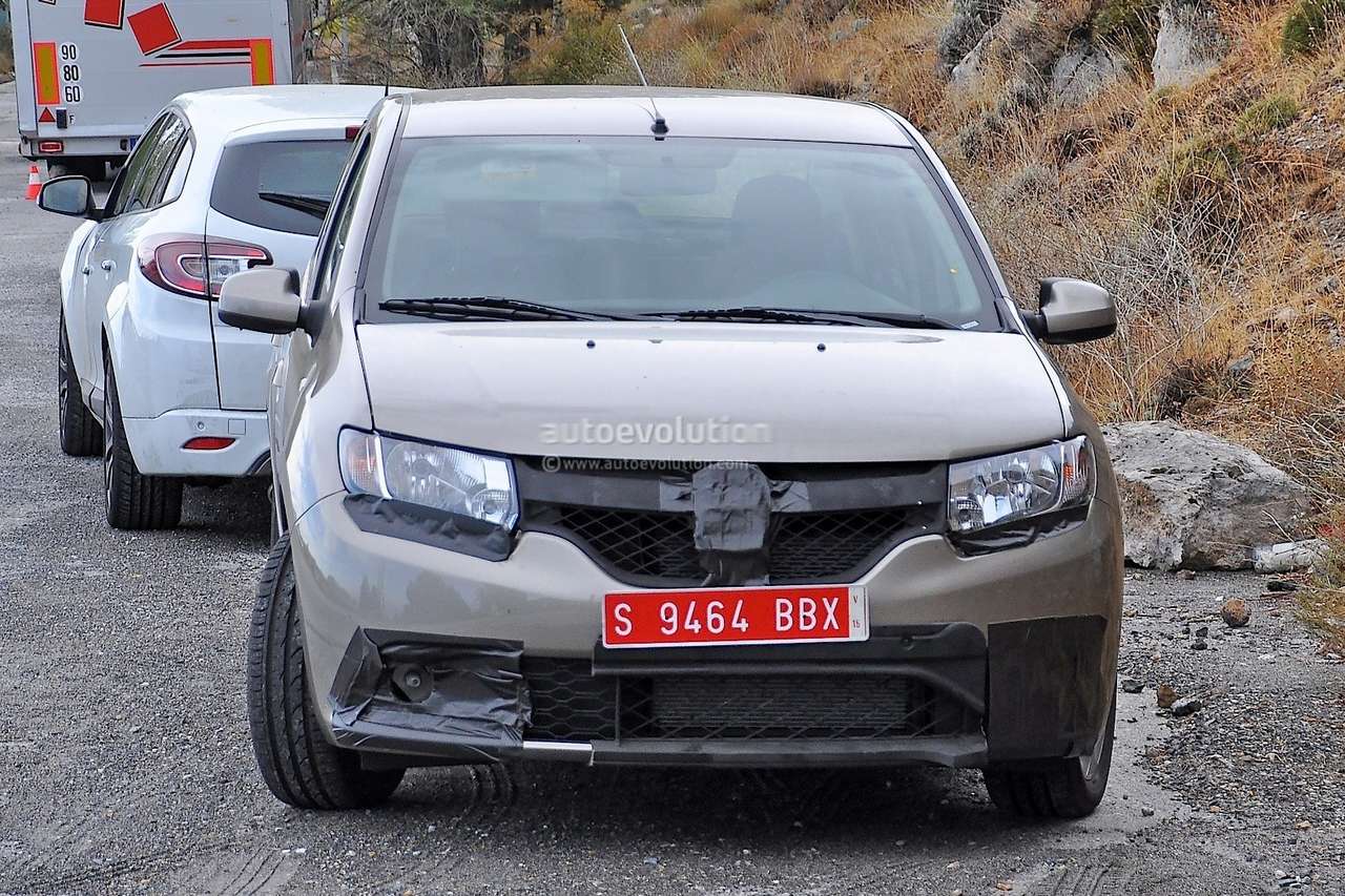Папарацци впервые засекли спортивный Renault Logan