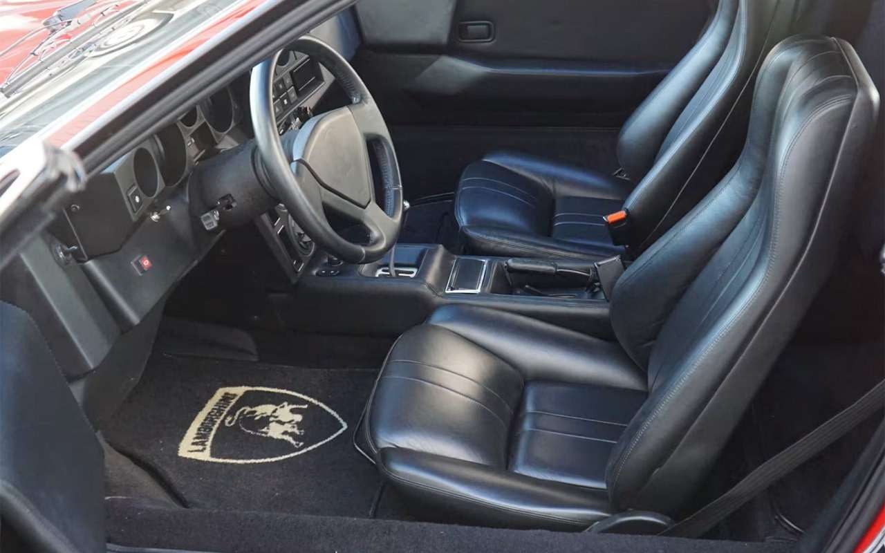 Интерьер Lamborghini Jalpa