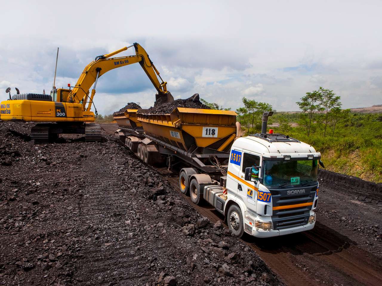 Пока еще в России нет таких огромных углевозов, как в Австралии…