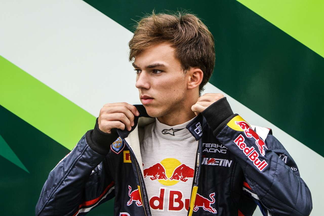 Друзья дали Пьеру Гасли характерное прозвище: «Газ-газ» - за его любовь к автомобилям и высоким скоростям.