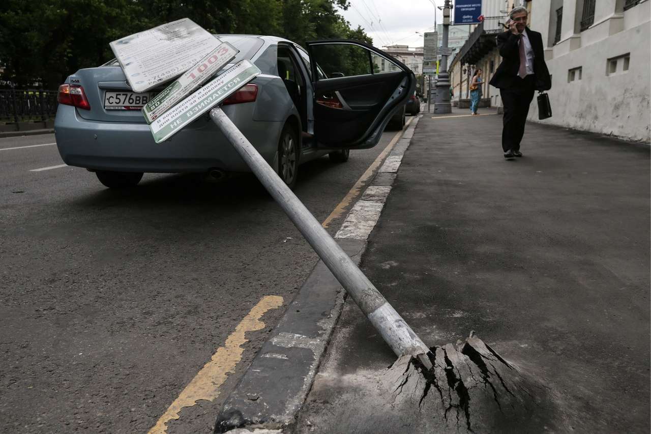 Московские водители оплатили капремонт жилых домов и дворов