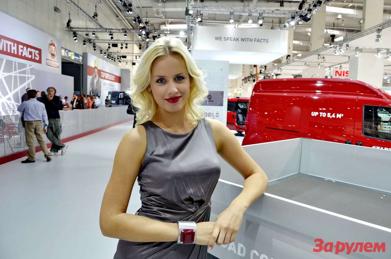 IAA-2012 - девушки и грузовики