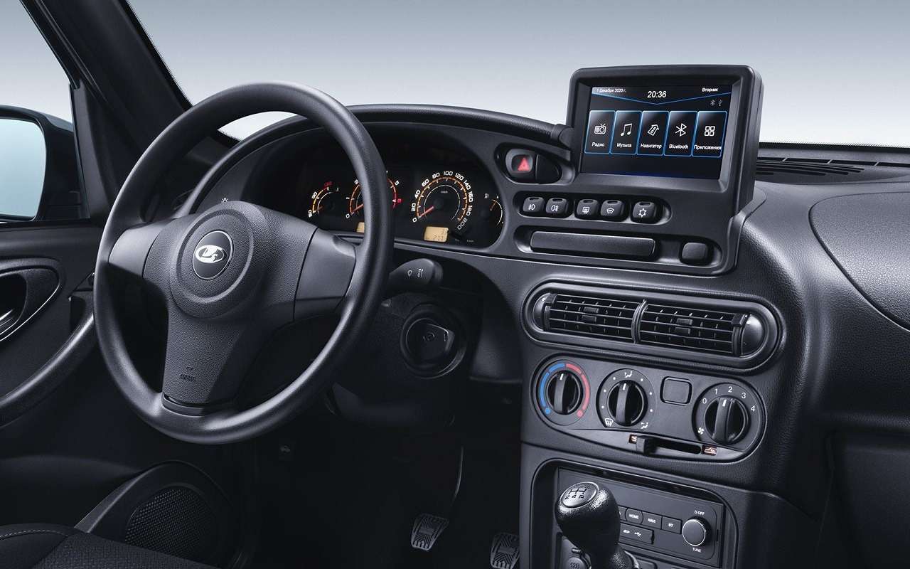 Именно этой фотографией проиллюстрирована статья на Jalopnik. И да, к этому виду все еще сложно привыкнуть