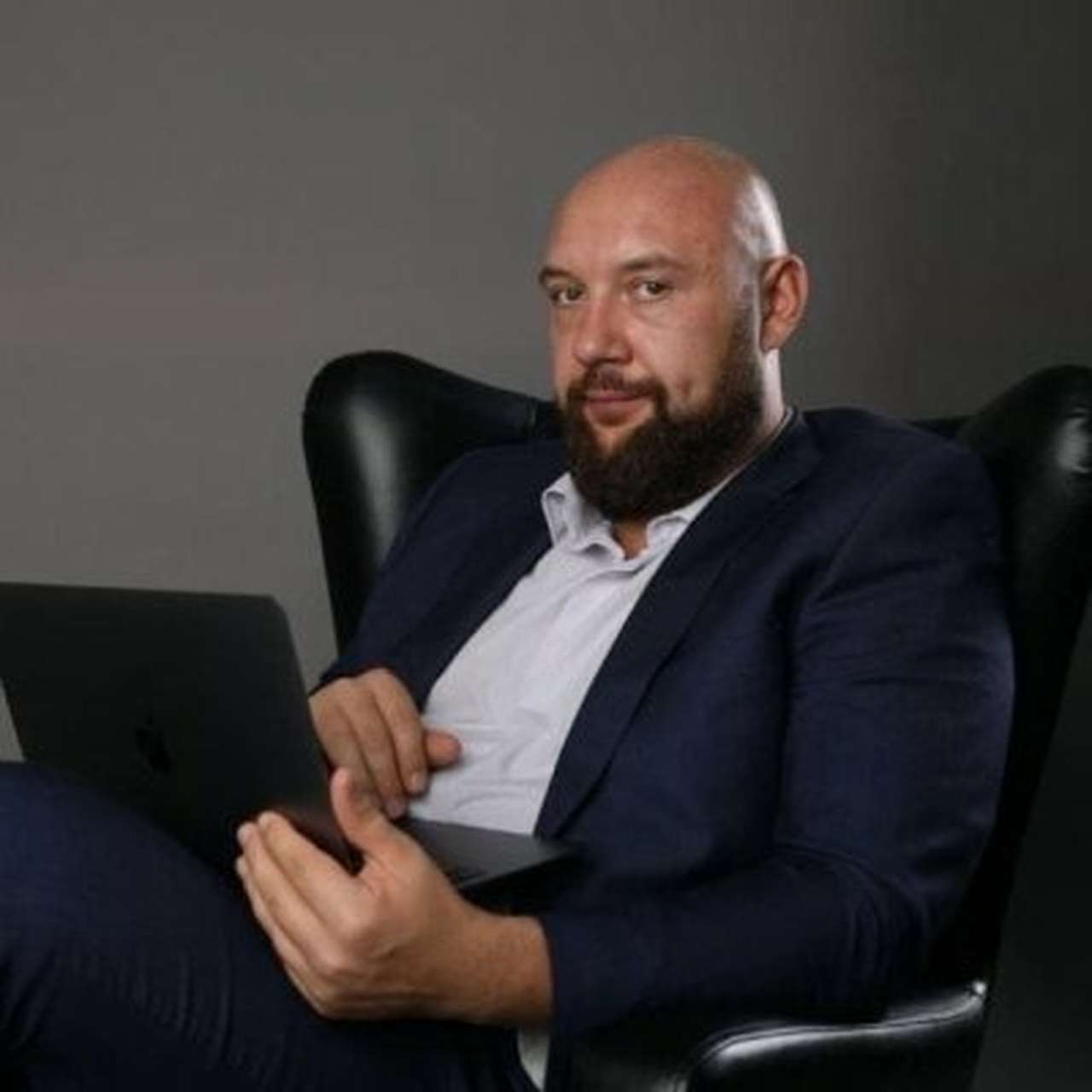 Зажигалка, очки и бутылка воды — чем все это может навредить салону автомобиля?