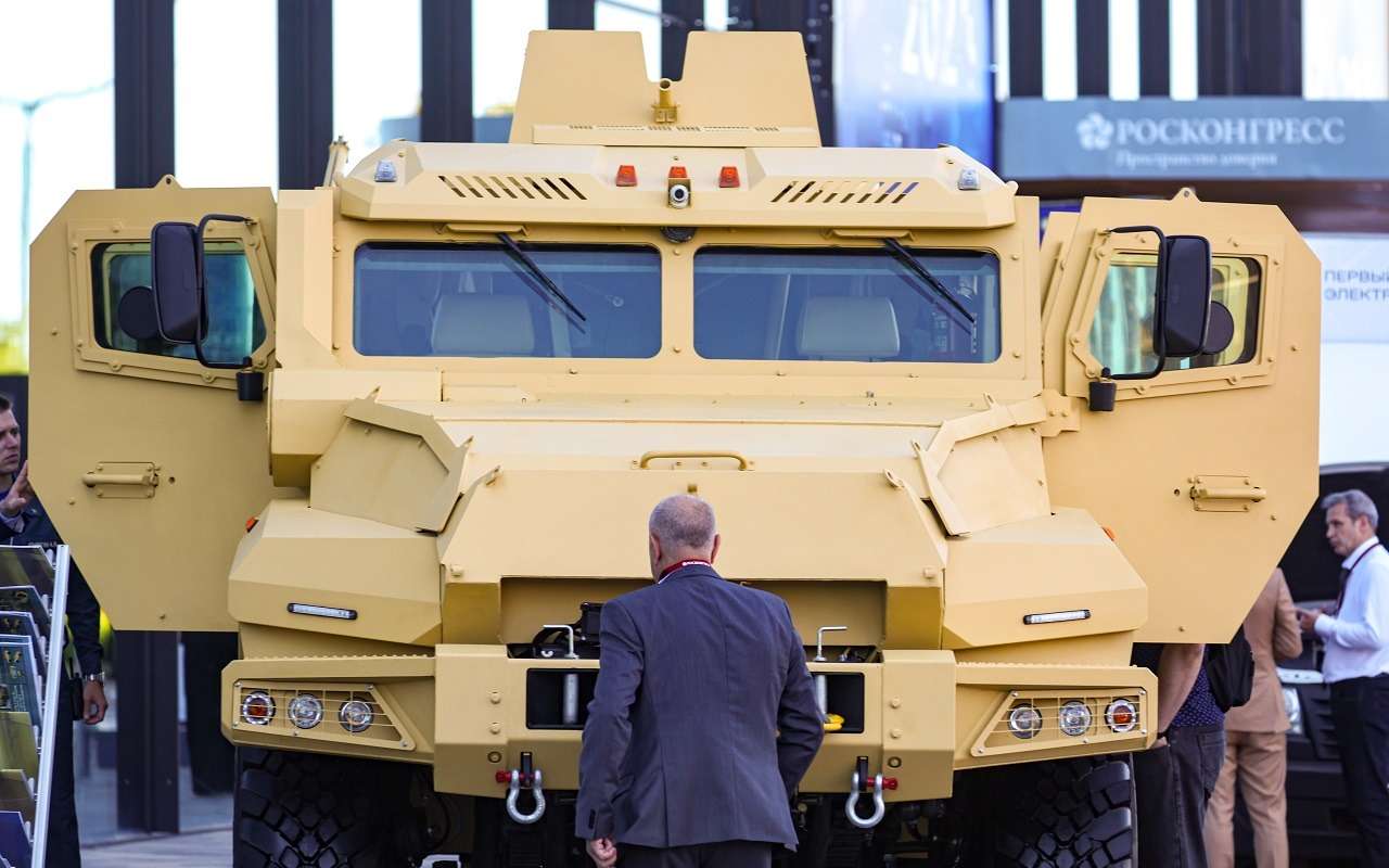 Военный «Спартак» показали в Питере на экономическом форуме